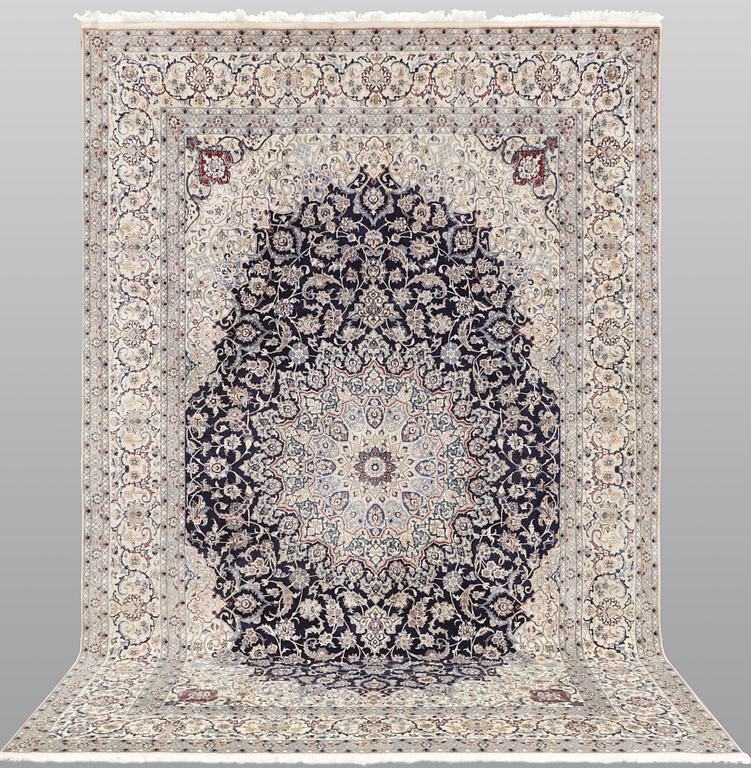 A part silk Nain carpet, so-called 6LAA, approx. 320 x 200 cm.