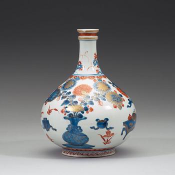 An imari porcelain apothecary bottle, Qing dynasty, Kangxi (1662-1722).