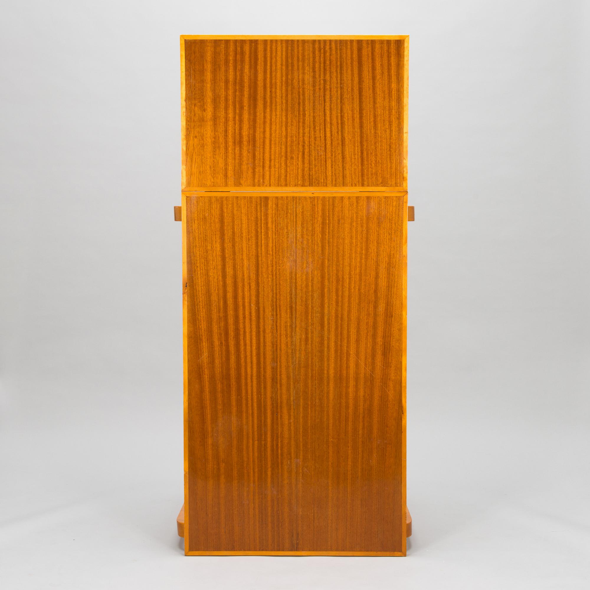 Alvar Aalto, matbord, modell DL82  för O.Y. Huonekalu-ja Rakennustyötehdas A.B 1900-talets mitt.