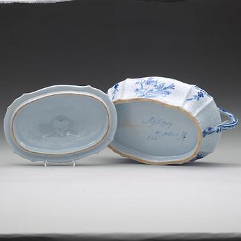 A Swedish faience tureen with cover, Rörstrand 18th Century.