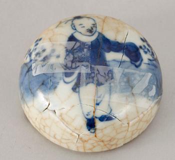 URNOR med LOCK, porslin, Kina, 1800-tal.