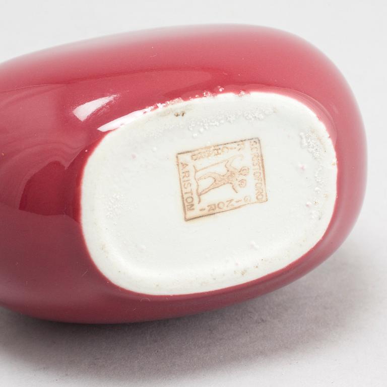 A porcelain vase, designed by Richard Ginori for San Cristoforo, 20th century.