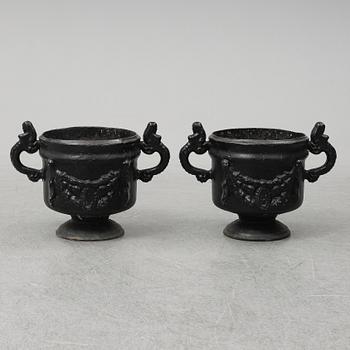 A pair of cast iron plant pots, Stavsjö Bruk.