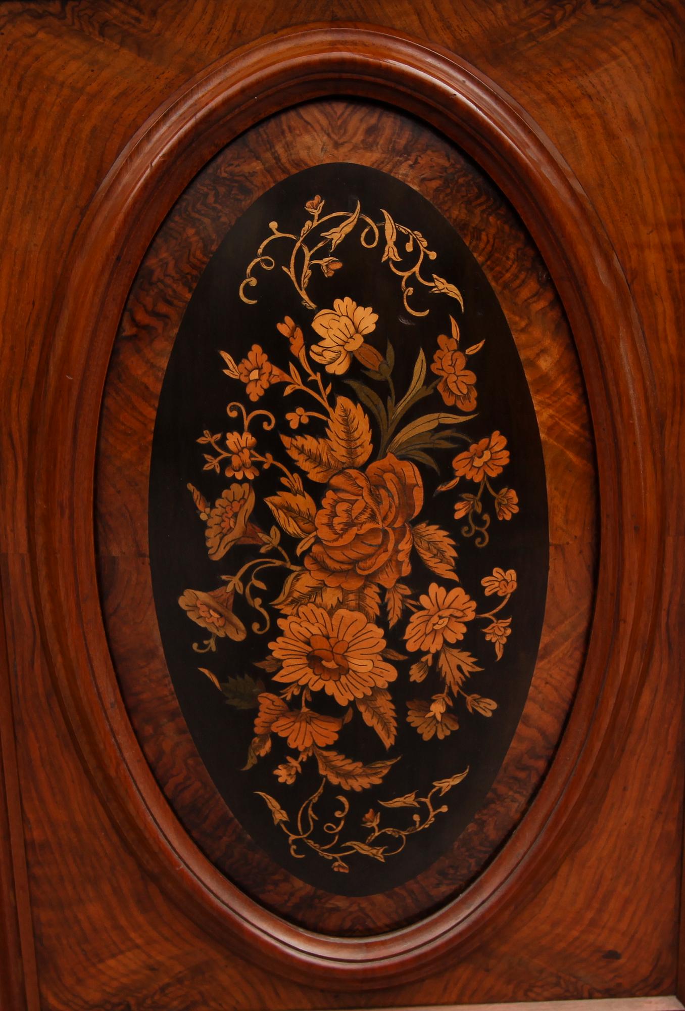 BOKSKÅP, 1800-talets andra hälft.