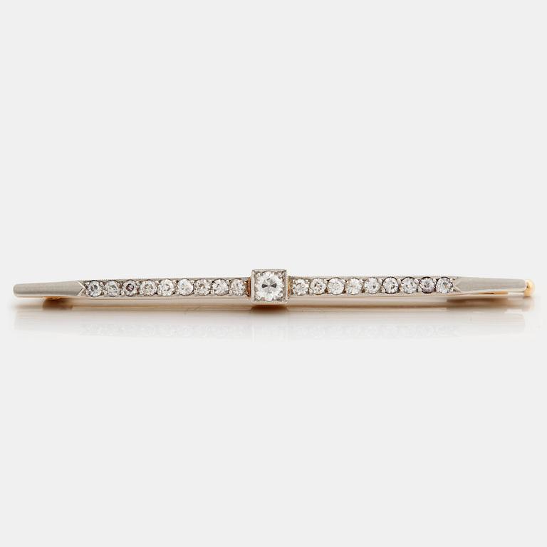 A old and single cut diamonds bar brooch.