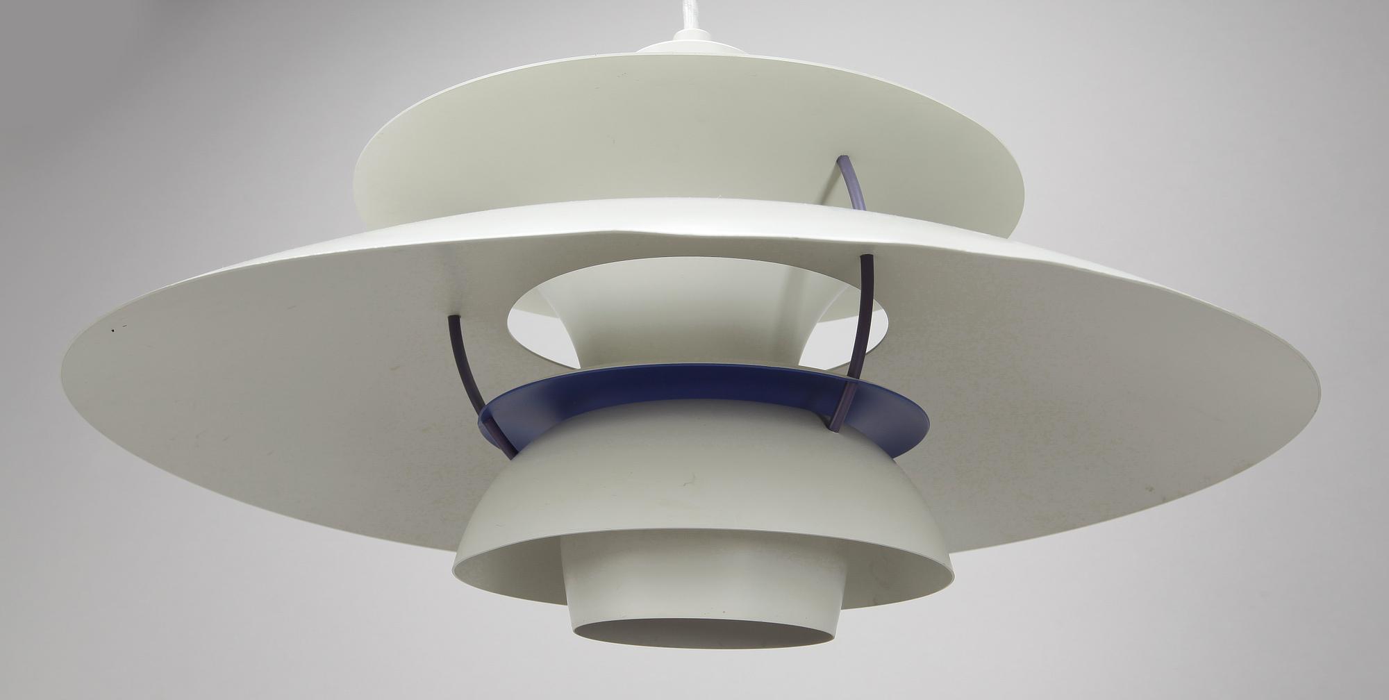 TAKLAMPA, "PH 5", Poul Henningsen för Louis Poulsen, Danmark, 1900-talets andra hälft. Höjd ca 25 m.