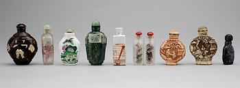SNUSFLASKOR, 9 st, bla porslin, glas, ben, trä, Kina, 1900-tal.