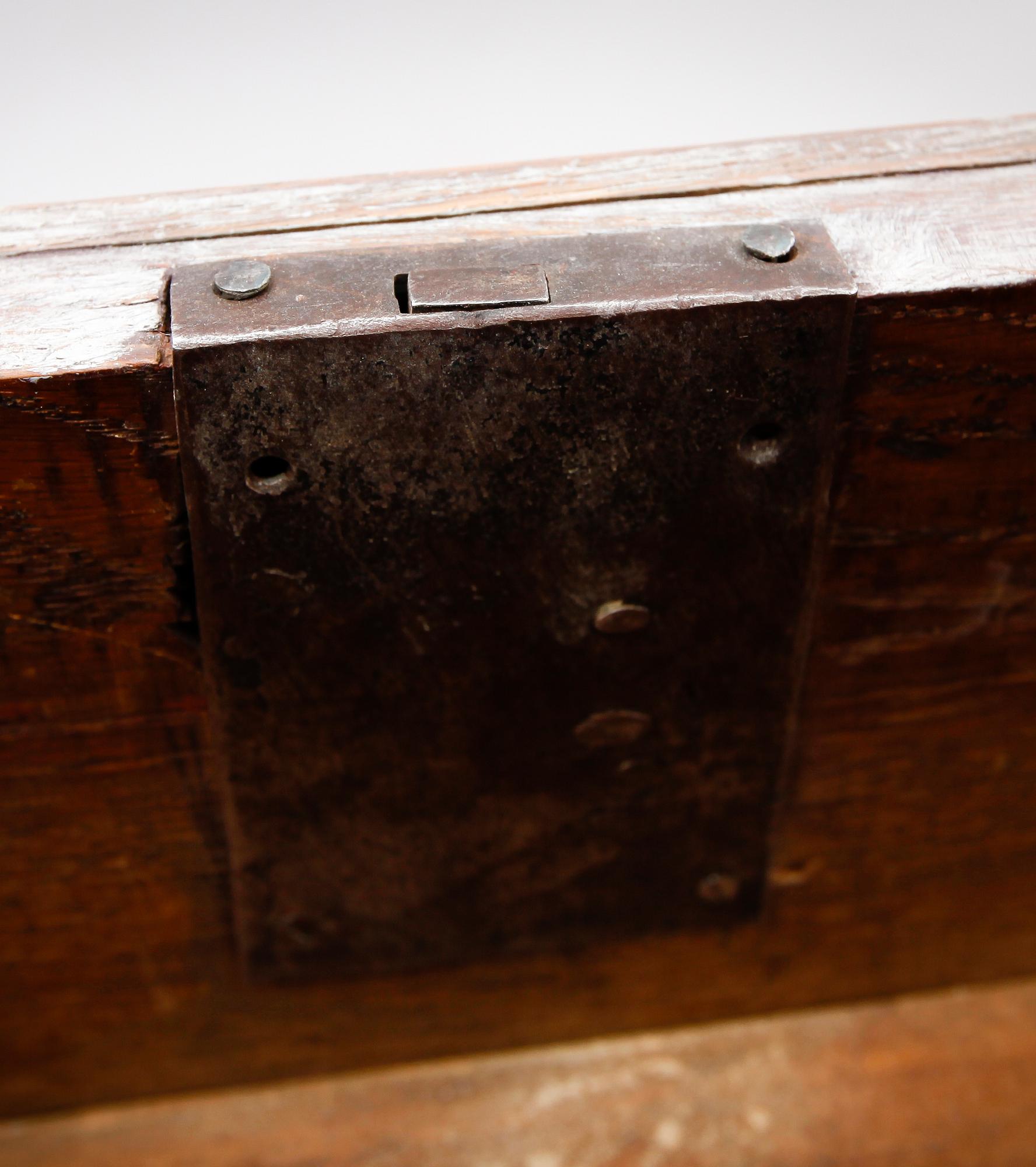 BYRÅ, sengustaviansk, omkring år 1800.