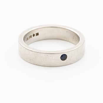 Ring, Strömdahls, platinum with two faceted sapphires.