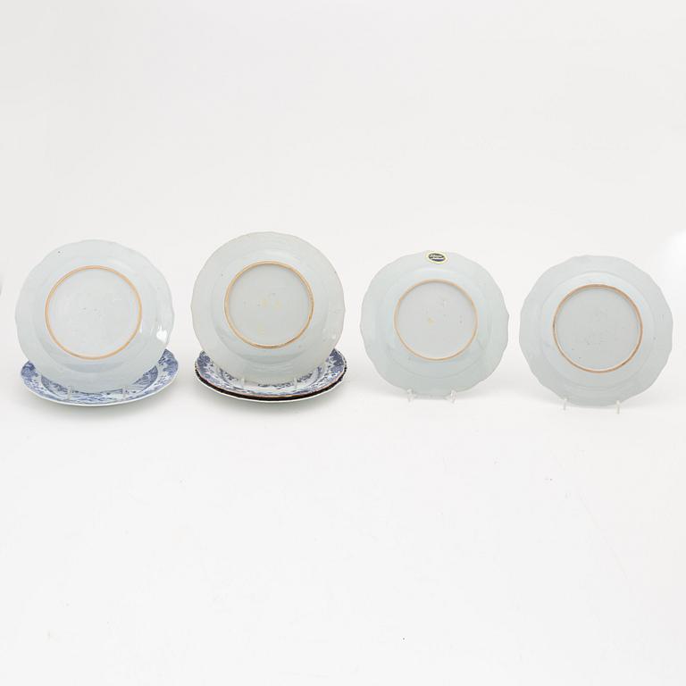 Tallrikar, sju stycken, kompaniporslin, Kina, Qingdynastin, Qianlong (1736-95).