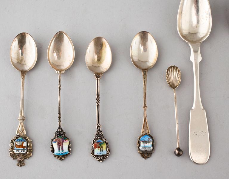 A collection of silver of 57 pcs, i.a souvenir spoons, 20th century. Total weight 1073 g.
