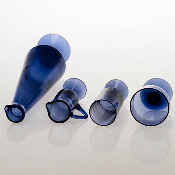 TAMARA ALADIN, A set of 5 drinking glasses, a decanter, a sugar bowl and a cream jug, X-series, Riihimäen Lasi 1961-64.