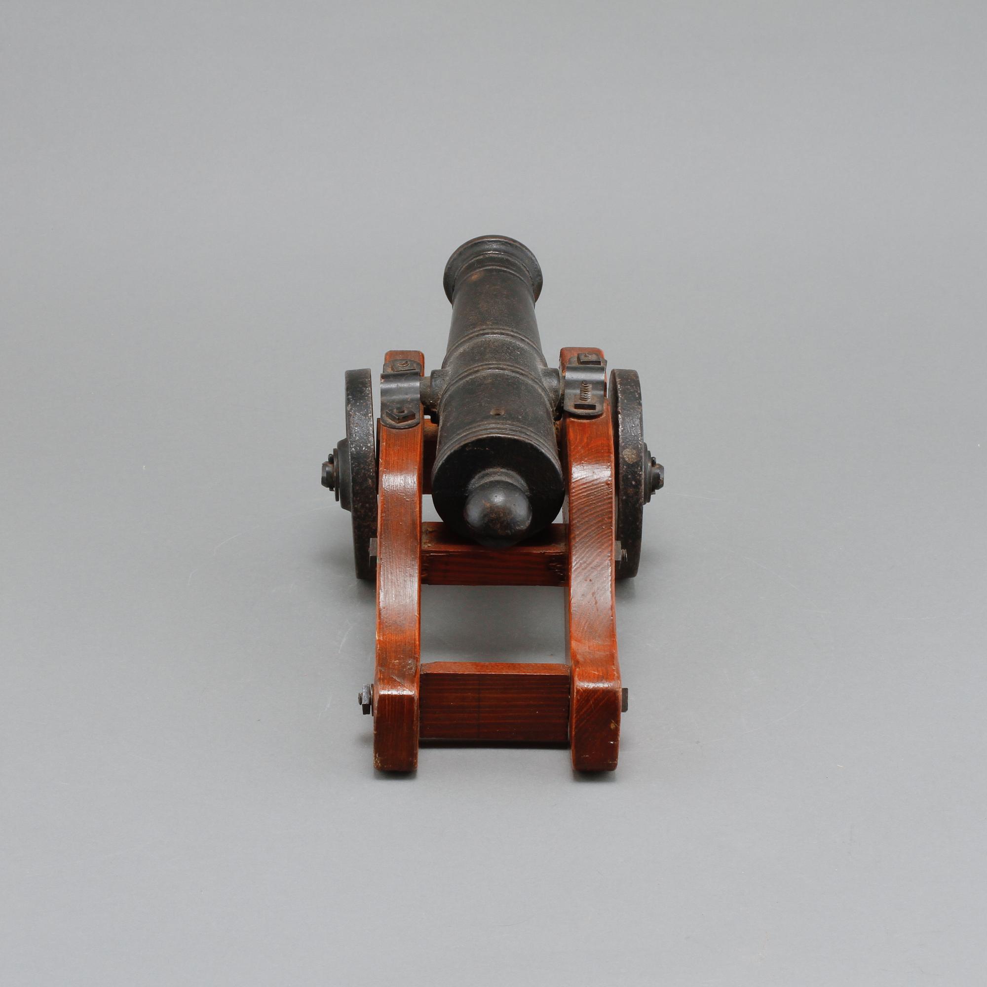 SALUTKANON, gjutjärn, Stafsjö bruk, 1900-talets andra hälft.