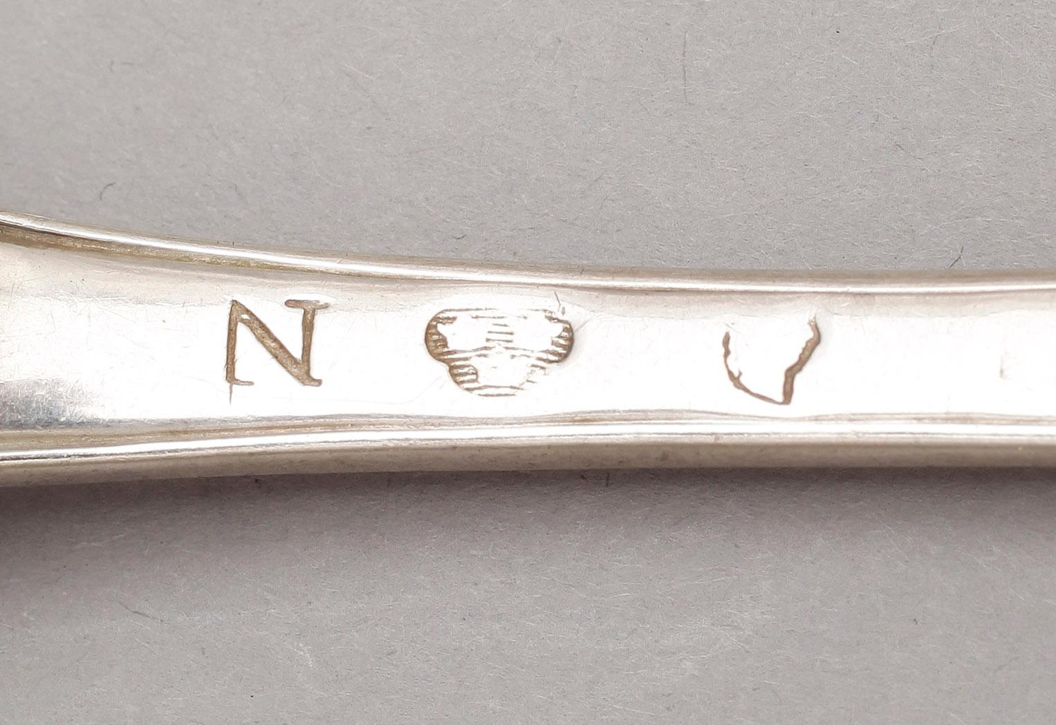 PARTI BESTICK, 37 delar, silver, olika tillverkare, 1700-tal-1900-tal. Tot vikt ca 690 gram.