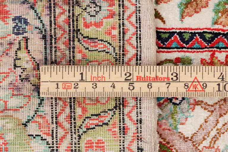 A chinese silk rug, around 153 x 94 cm.