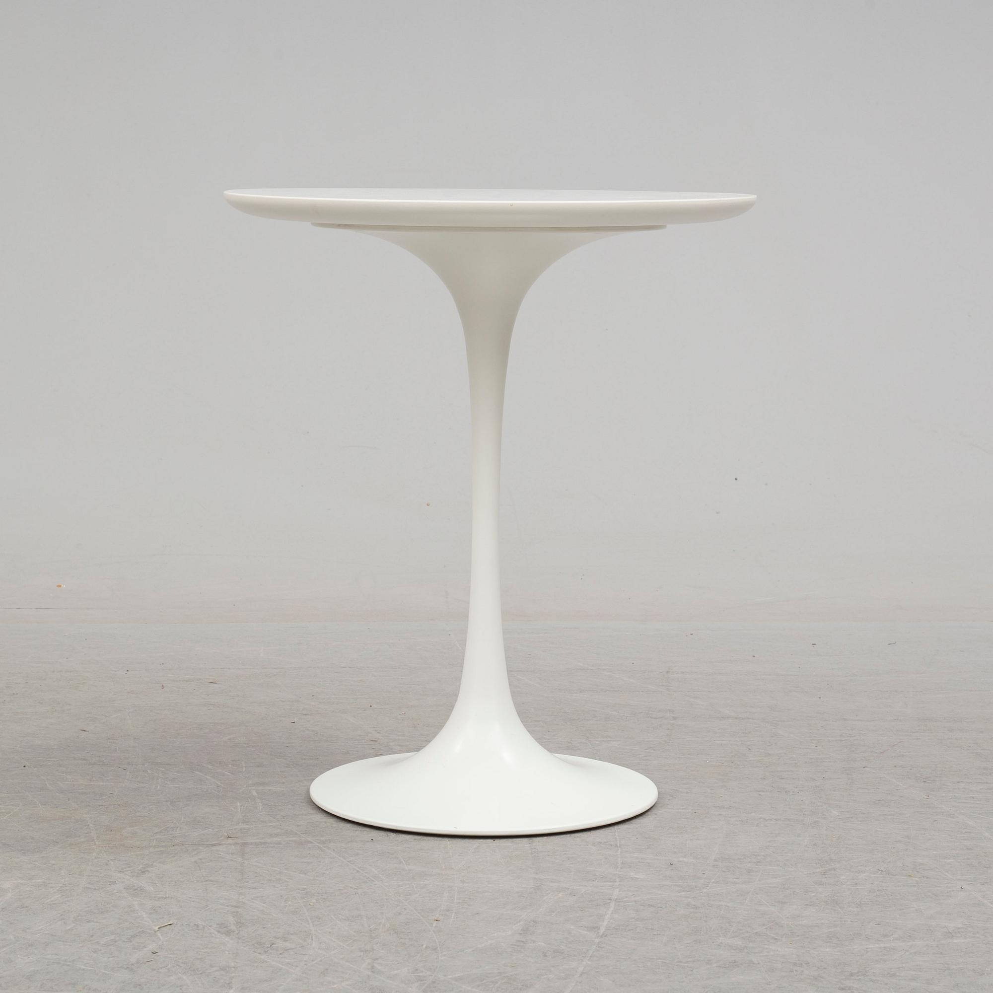 A 'Tulpi' table by Eero Saarinen, Arkana, second half of the 20th century.