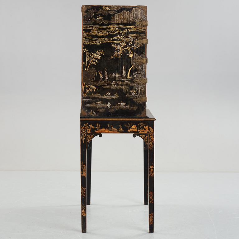 Cupboard, Japan, Edo (1603-1868), later stand.