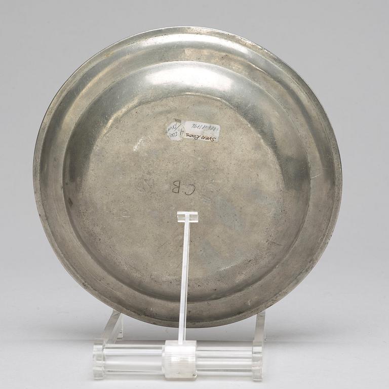 Eight pewter pieces, 18th/19th ct.