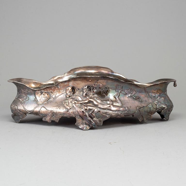An early 20th century silverplate jardiniere.