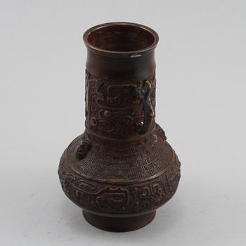 HÄNKELVAS, patinerad metall, Orientalisk, 1900-tal.