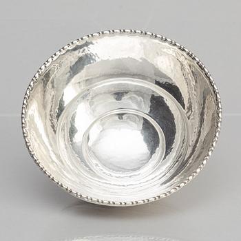 Laurits Berth, skål på kulfötter, silver, Köpenhamn 1929.