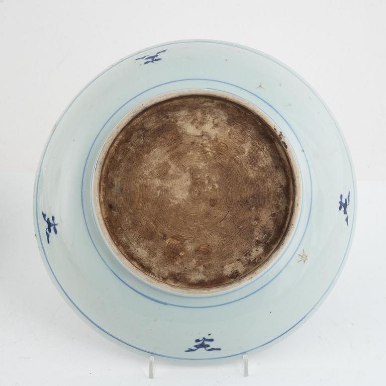 A blue and white porcelain dish, China, Ming dynasty (1368-1644).