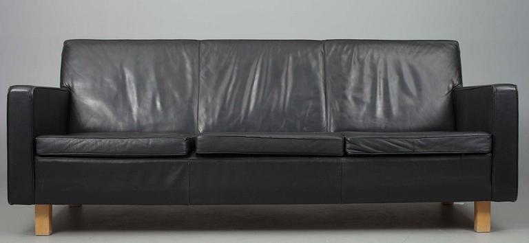 SOFFA modell 576, skinn, design Aino Aalto, Artek.