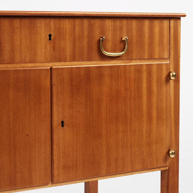 Josef Frank, sideboard, Firma Svenskt Tenn, mahogny, 1900-talets mitt.