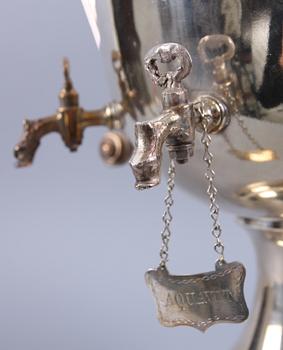 BRÄNNVINSCISTERN, nysilver, bär otydl stmpl, 1900-tal.