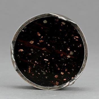 SALTKAR, porfyr och silver, troligen Johan Haegermark, Hedemora, 1821.