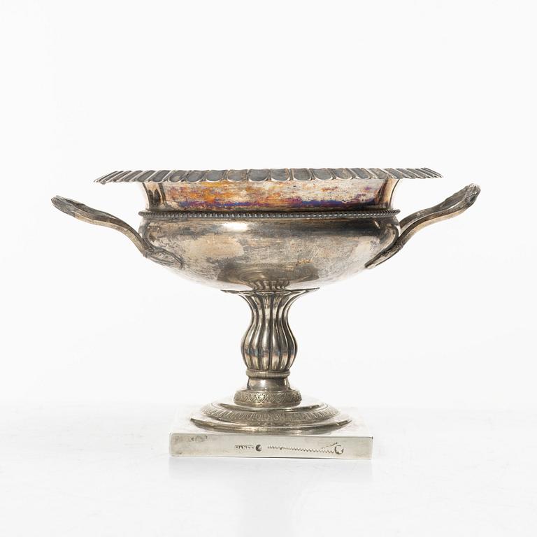 Skål på fot, silver, empire, 1800-talets första hälft, troligen Tyskland.