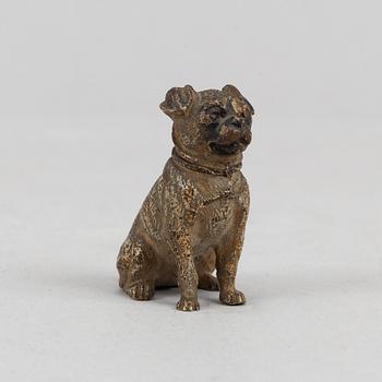 A dog figurine, so called vienna bronze, around the year 1900.