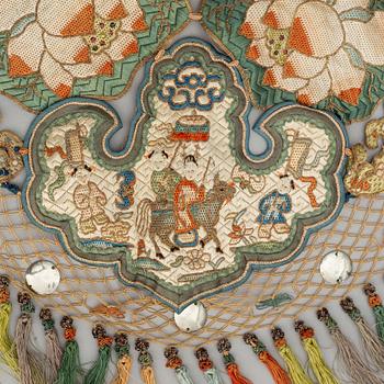 Krage, broderat siden. Kina, tidigt 1900-tal.