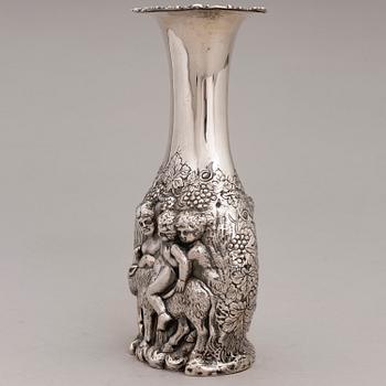 A sterling silver vase, mark of William Comyns & Sons, London 1903.