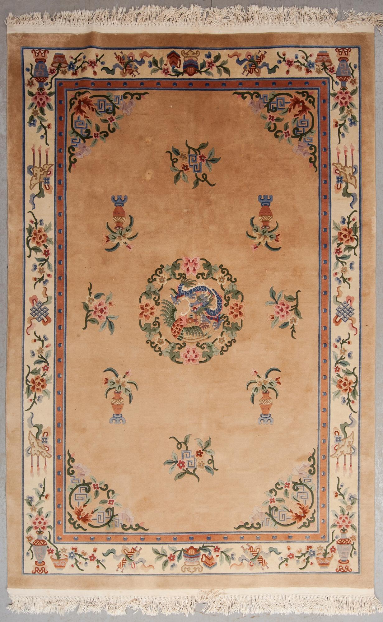 MATTA, old, Kina. Ca 275 x 184 cm.