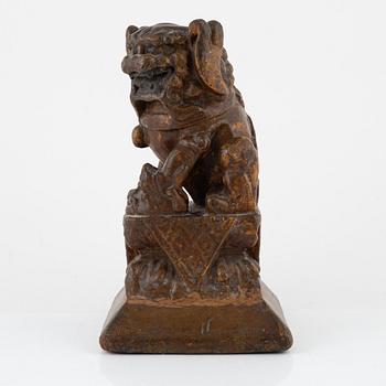 Skulptur, trä. Fohund, 1800-tal.