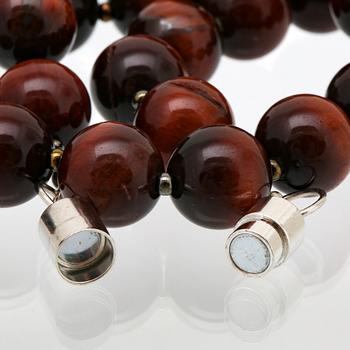 Collier tigeröga kulor ca 12 mm och mindre glaskulor, lås i metall, ca 50 cm.