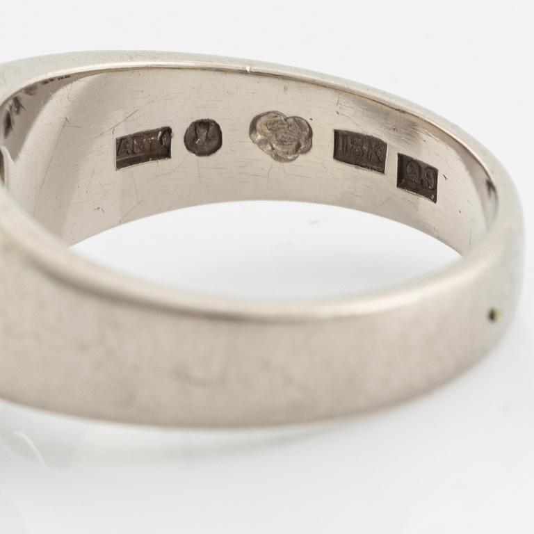 An 18K white gold ring set with diamonds.