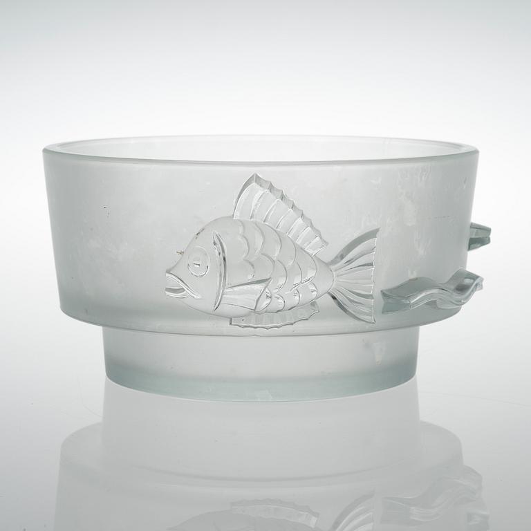 AN "AHTI" GLASS BOWL by Yrjö Rosola (Rosvall). Model designed in 1934.