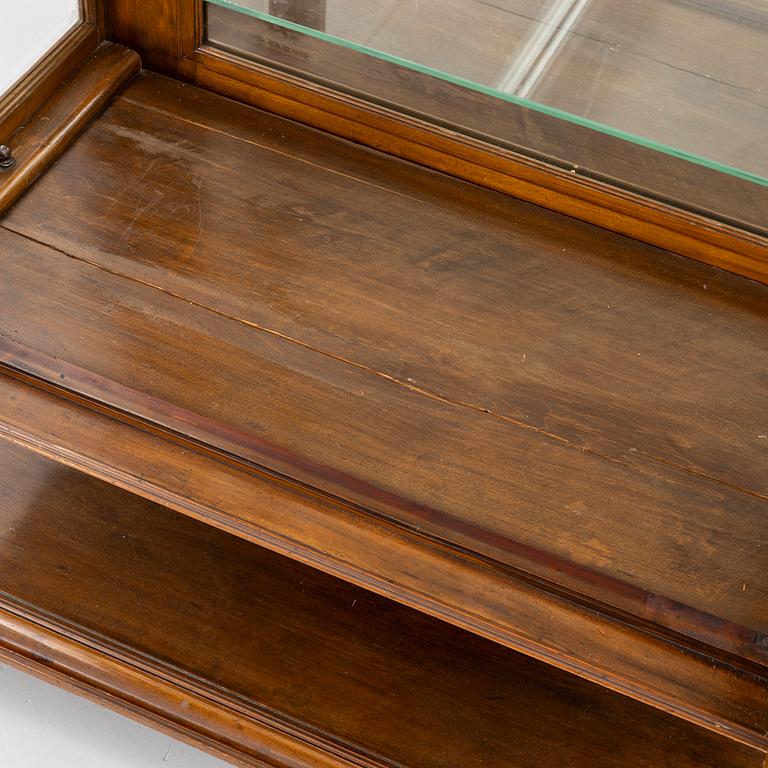Display cabinet, second half of the 19th century.