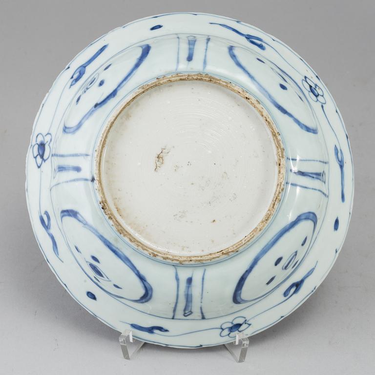 A blue and white kraak dish, Ming dynasty, Wanli (1572-1620).