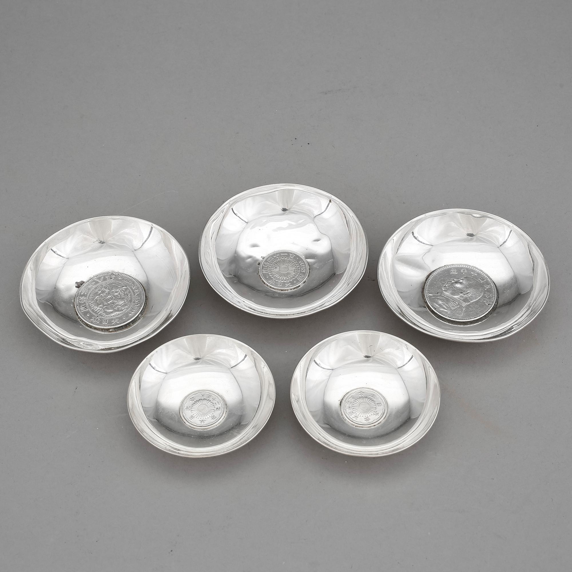 SKÅLAR/FAT, 5 st, silver, Japan. Vikt 228 g.