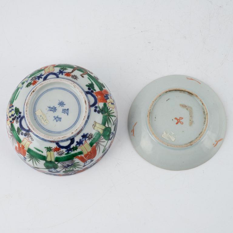 17 porcelain pieces, China and Japan, 18th-20th century.