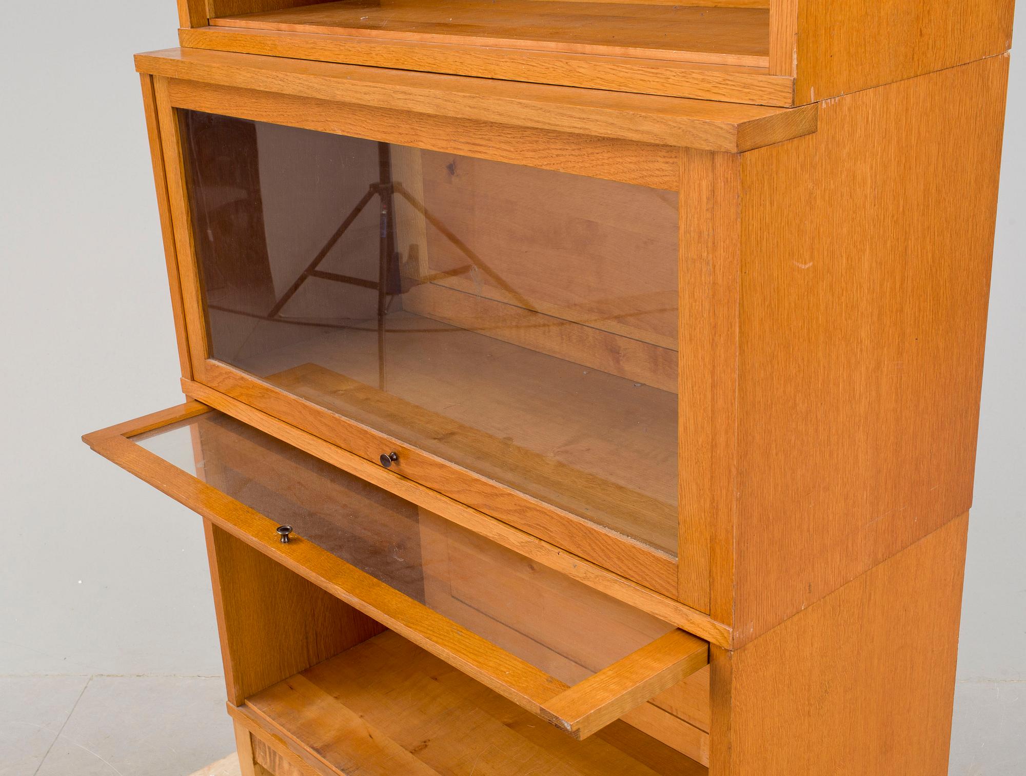 BOKSKÅP / MONTERSKÅP. Åtvidaberg.