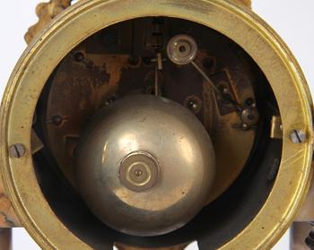 BORDSPENDYL, Louis XV-stil.