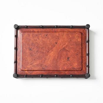 Ställ samt bricka, hardwood. Qingdynastin, 1800-tal.