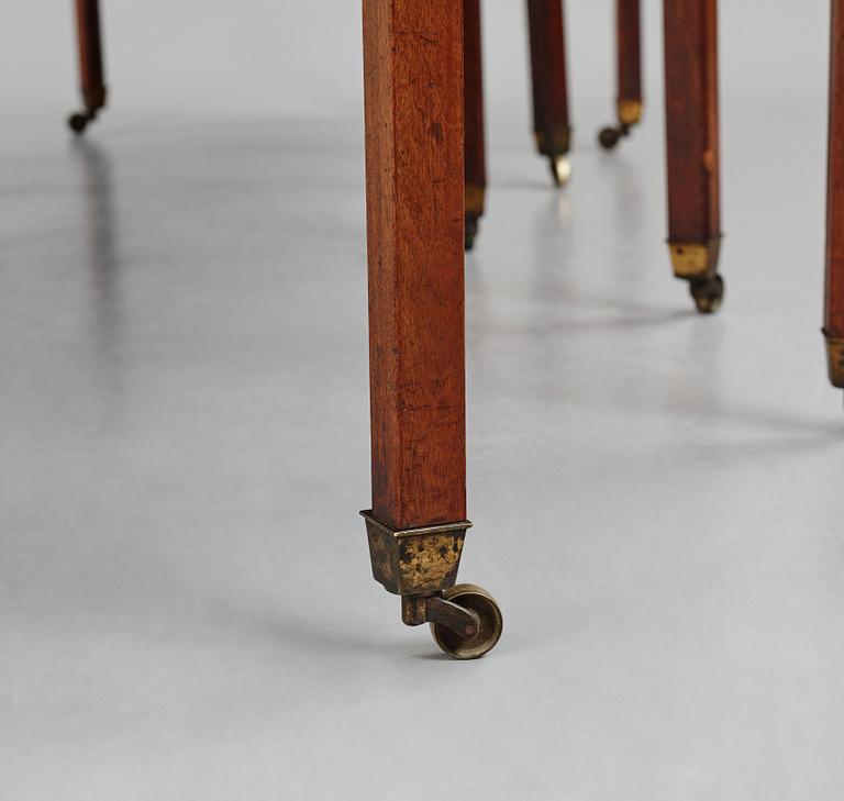 A George III late 18th century dinner table.