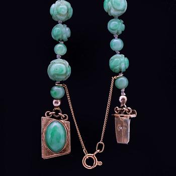 Necklace 14K gold and jadeite.