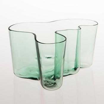 Alvar Aalto, A '9750' vase Karhula Glassworks 1937-1949. Finland.