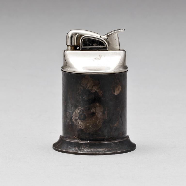 CIGARETTÄNDARE. Fodral i sterling silver Tiffany & Co, New York samt tändare Evans, USA.
